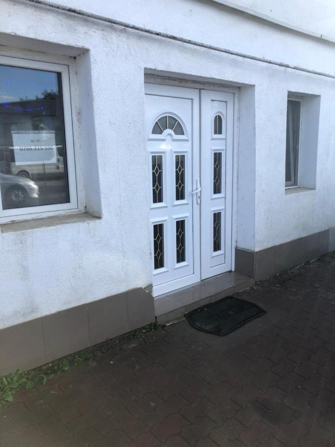 Hostel Mialma Onesti Εξωτερικό φωτογραφία